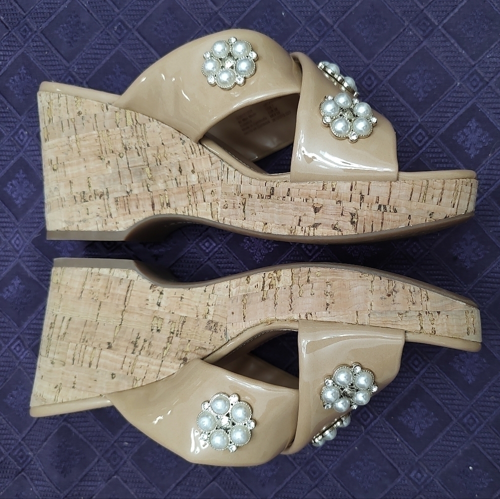 Sam and Libby Syn Cross Strap Cork Heeled Wedges W/Pearl Flower Embellishments❣️ - Picture 7 of 13